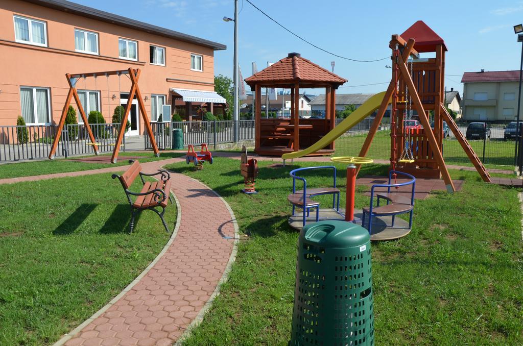 Hotel Phoenix Velika Gorica Exterior foto